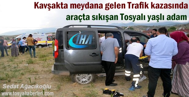 Kavşakta Trafik Kazasında araçta sıkışan Tosyalı kurtarıldı