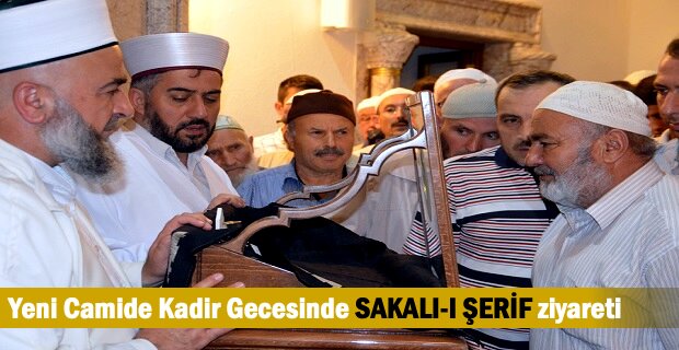 Tosya’da Kadir Gecesinde Sakalı-ı Şerif Ziyaretine Yoğun ilgi oldu