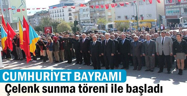 Cumhuriyet Bayramı Çelenk Sunumu töreni ile başladı