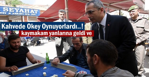 Tosya Kaymakamı Kahvede Okey Oynayanlarla oturup kitap okudu