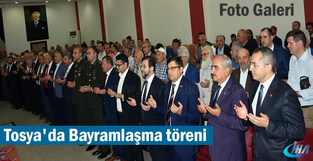 Tosya'da Bayramlaşma Töreniine katılım yoğun oldu