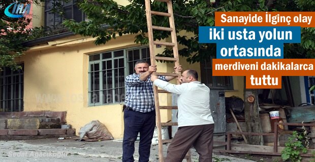 Tosya Oto Sanayide Ustalar yol ortasına merdiven kurdular