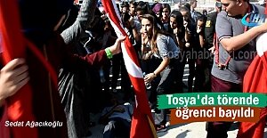 Tosya’da Gaziler gününde bayrak tutan öğrenci bayıldı