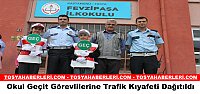 Okul Geçit Görevlilerine Trafik Kıyafeti Dağıtıldı