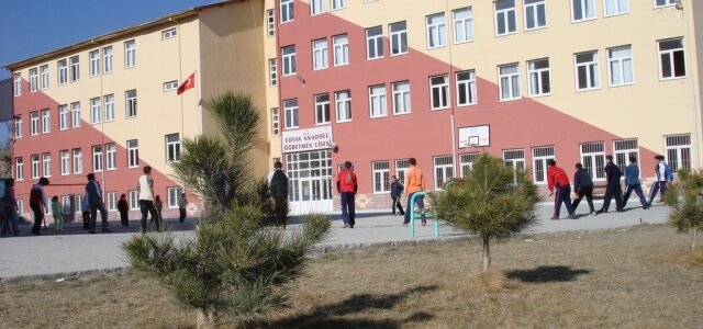 TOSYA, ANADOLU LİSESİ DEĞİL FEN LİSESİ İSTİYOR.
