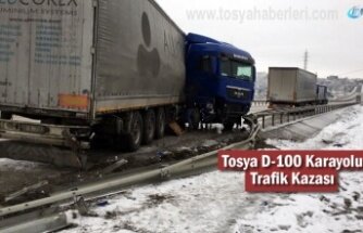 Tosya D-100 Karayolunda Kar ve Sis sonrası Trafik Kazası Meydana geldi