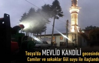 TOSYA'DA MEVLİD KANDİL GECESİNDE GÜL SUYU İLE İLAÇLAMA