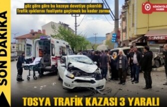 TOSYA'DA 3 KİŞİNİN YARALANDIĞI TRAFİK KAZASI GÜVENLİK KAMERSASI GÖRÜNTÜSÜ