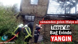 Tosya’da Yangında 2 Katlı Bağ Evi Yandı